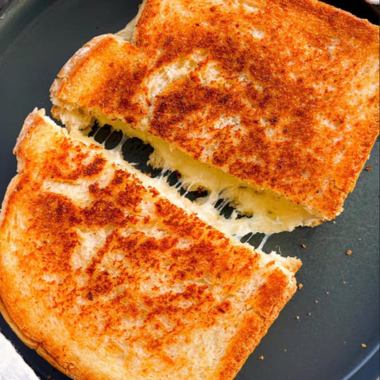 Grilled Cheese Sandwich: A Cheesy Delight